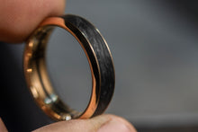 Load image into Gallery viewer, Forged Carbon and Rose Gold Channel Ring